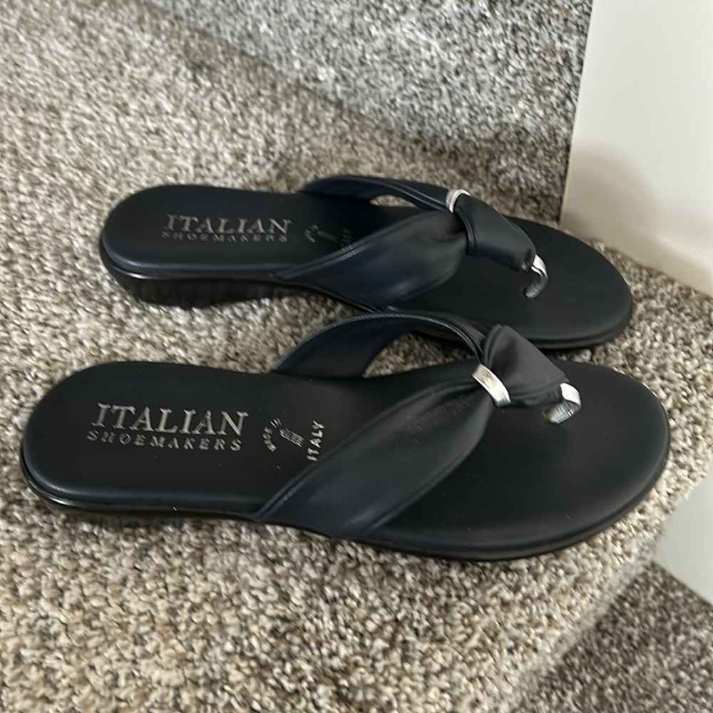 Italian Shoemakers Low Wedge Sandals - Picture 4 of 11